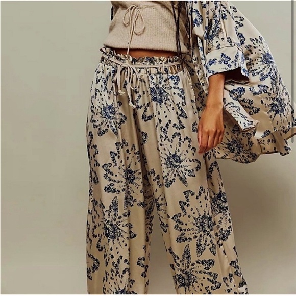 Free People Pants - NWOT Free People Goddess Lounge Wide Leg Pants in Pearl Combo Size Medium